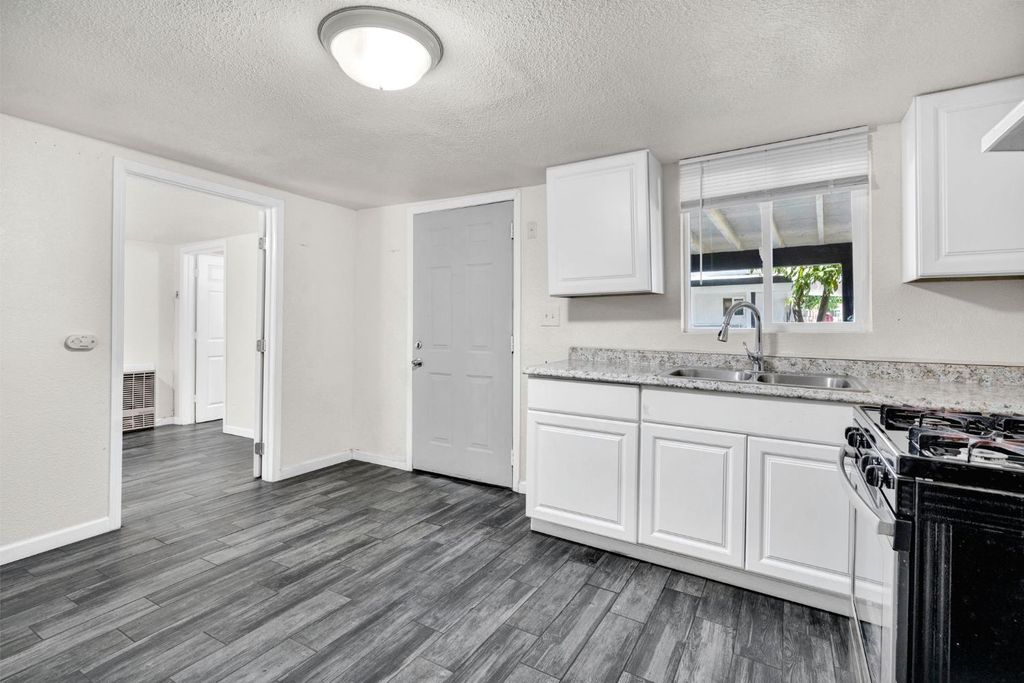 Image 27 of property listing at 13583 E Parlier Avenue, Parlier, CA 93648