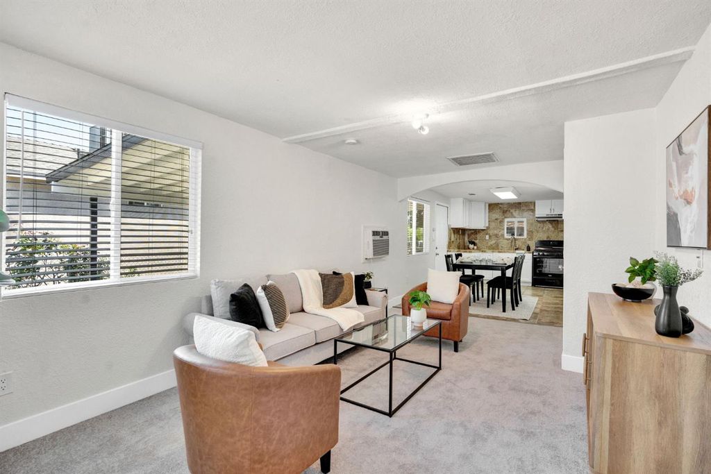 Image 6 of property listing at 13583 E Parlier Avenue, Parlier, CA 93648