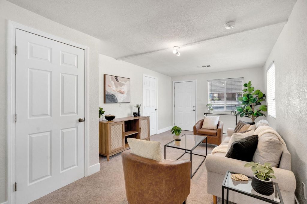 Image 9 of property listing at 13583 E Parlier Avenue, Parlier, CA 93648
