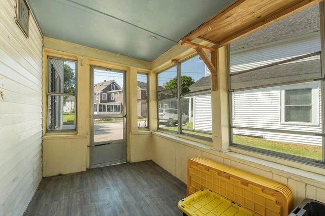 7 Maple Street, Farmington, NH 03835