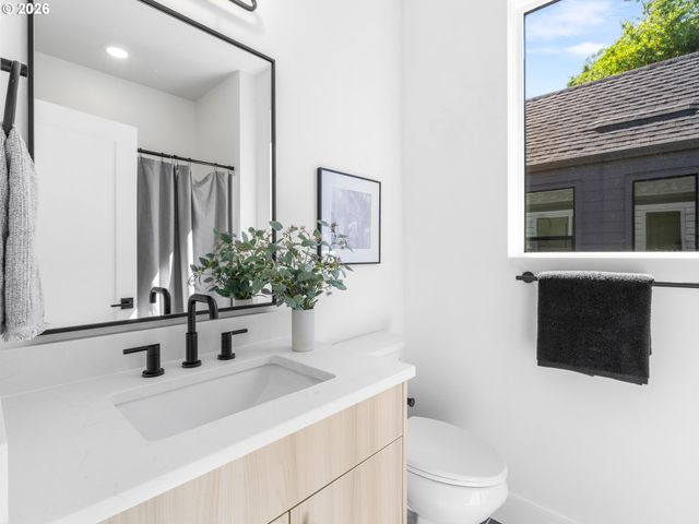 9213 N Seneca St, Portland, OR 97203