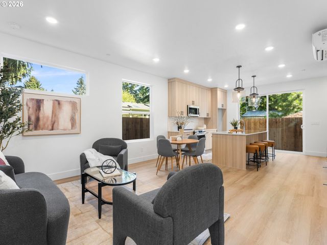 9213 N Seneca St, Portland, OR 97203