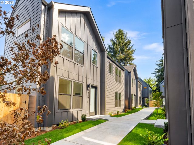 9213 N Seneca St, Portland, OR 97203