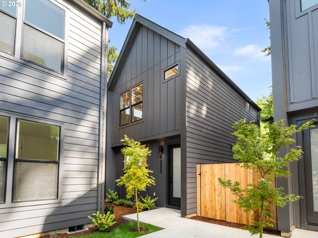 9213 N Seneca St, Portland, OR 97203