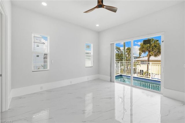 137 Hibiscus DR, Fort Myers Beach, FL 33931