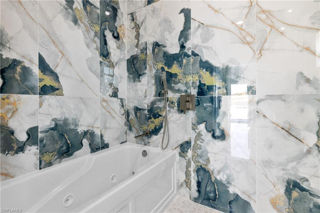 137 Hibiscus DR, Fort Myers Beach, FL 33931