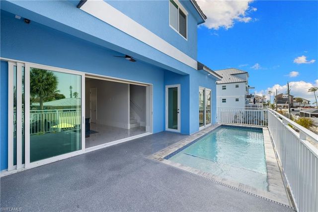 137 Hibiscus DR, Fort Myers Beach, FL 33931