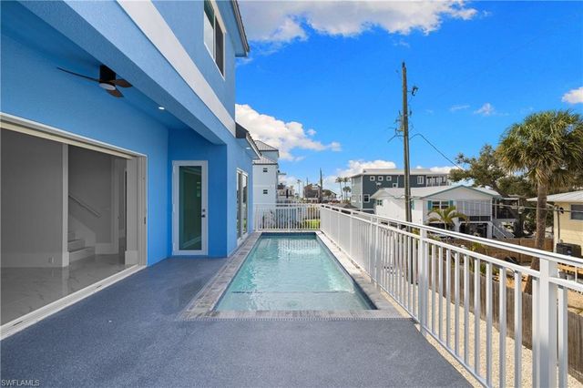 137 Hibiscus DR, Fort Myers Beach, FL 33931