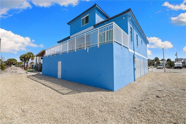 137 Hibiscus DR, Fort Myers Beach, FL 33931