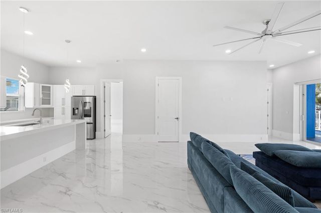 137 Hibiscus DR, Fort Myers Beach, FL 33931