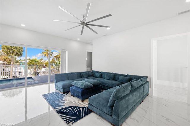 137 Hibiscus DR, Fort Myers Beach, FL 33931