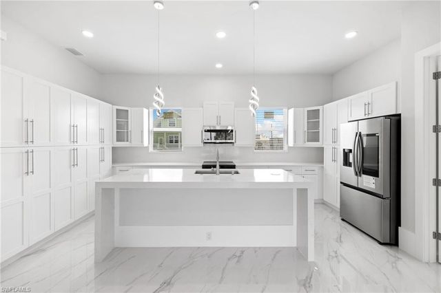 137 Hibiscus DR, Fort Myers Beach, FL 33931