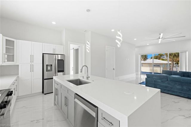 137 Hibiscus DR, Fort Myers Beach, FL 33931