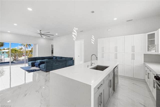 137 Hibiscus DR, Fort Myers Beach, FL 33931