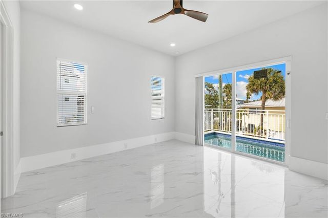 137 Hibiscus DR, Fort Myers Beach, FL 33931