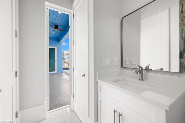 137 Hibiscus DR, Fort Myers Beach, FL 33931