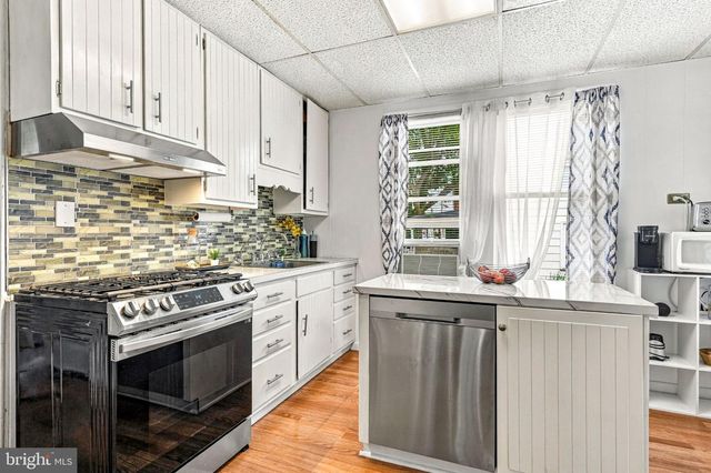 318 CONOVER ST, Burlington, NJ 08016