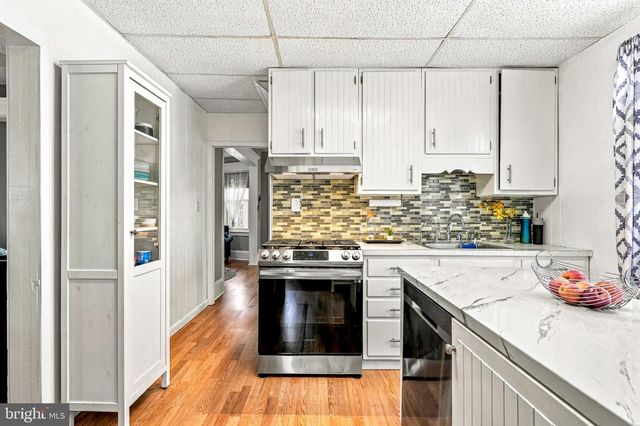 318 CONOVER ST, Burlington, NJ 08016
