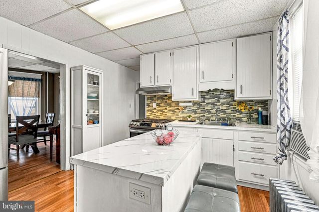 318 CONOVER ST, Burlington, NJ 08016