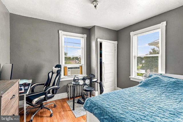 318 CONOVER ST, Burlington, NJ 08016