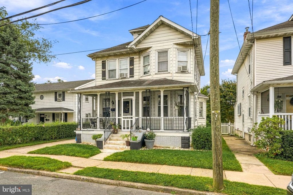 318 CONOVER ST, BURLINGTON, NJ 08016 — photo 2