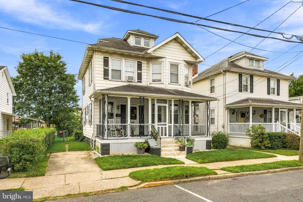 318 CONOVER ST, BURLINGTON, NJ 08016 — photo 3