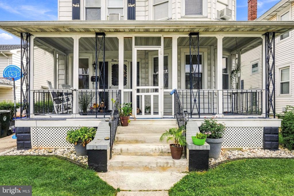 318 CONOVER ST, BURLINGTON, NJ 08016 — photo 4