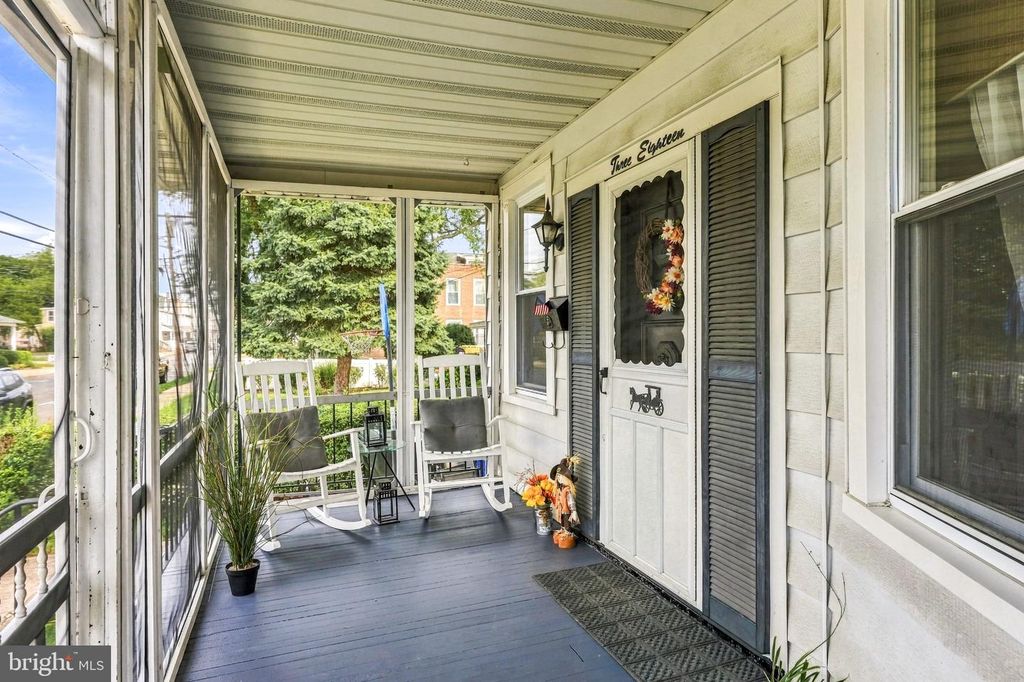 318 CONOVER ST, BURLINGTON, NJ 08016 — photo 5