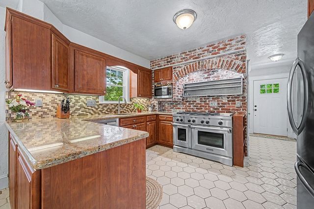 419 Prospect St, Norwood, MA 02062