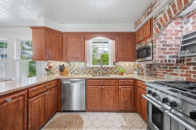 419 Prospect St, Norwood, MA 02062