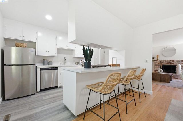 1478 Plaza Dr, San Leandro, CA 94578