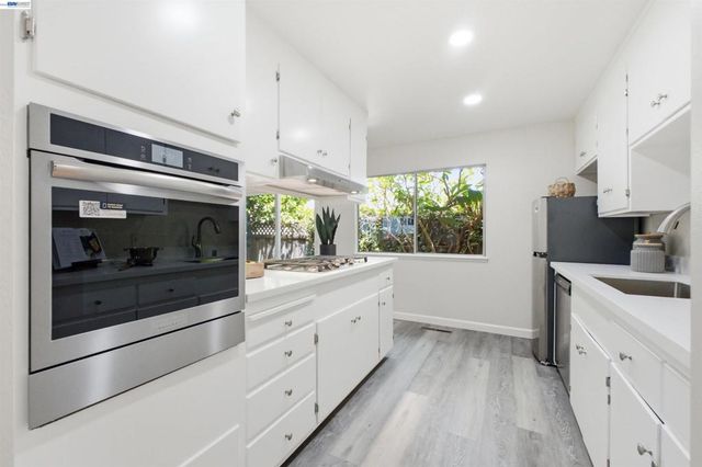 1478 Plaza Dr, San Leandro, CA 94578