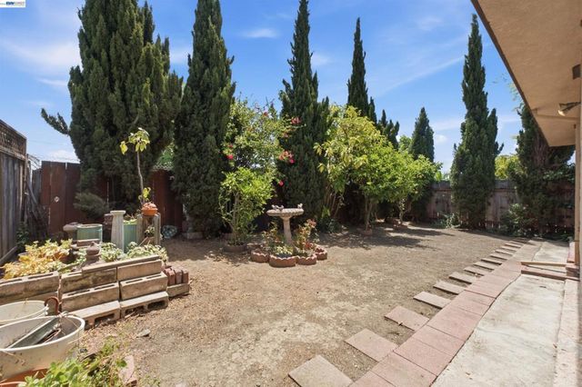 1478 Plaza Dr, San Leandro, CA 94578