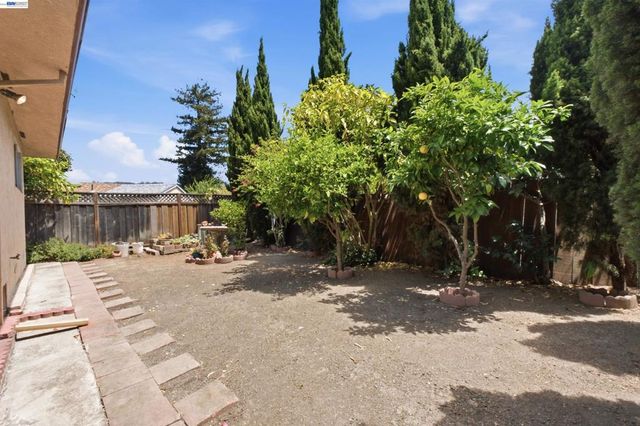 1478 Plaza Dr, San Leandro, CA 94578
