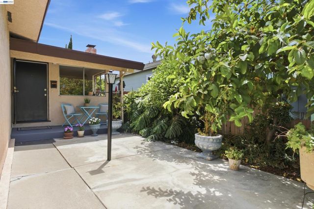 1478 Plaza Dr, San Leandro, CA 94578