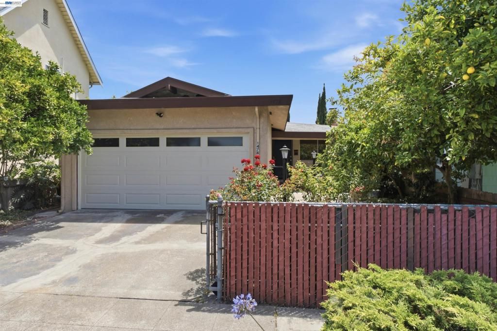 1478 Plaza Dr, San Leandro, CA 94578