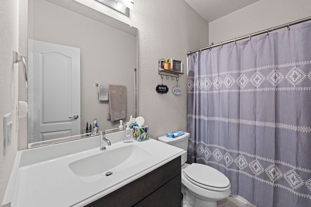 1160 Country Glen Drive, Godley, TX 76044