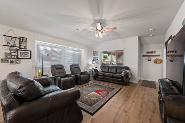 1160 Country Glen Drive, Godley, TX 76044