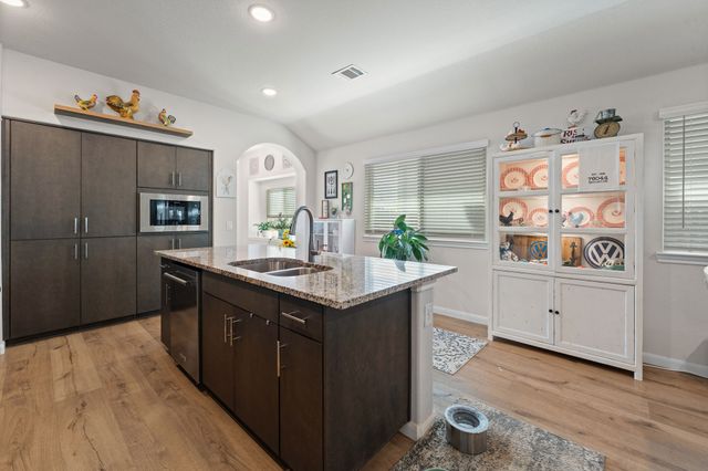 1160 Country Glen Drive, Godley, TX 76044