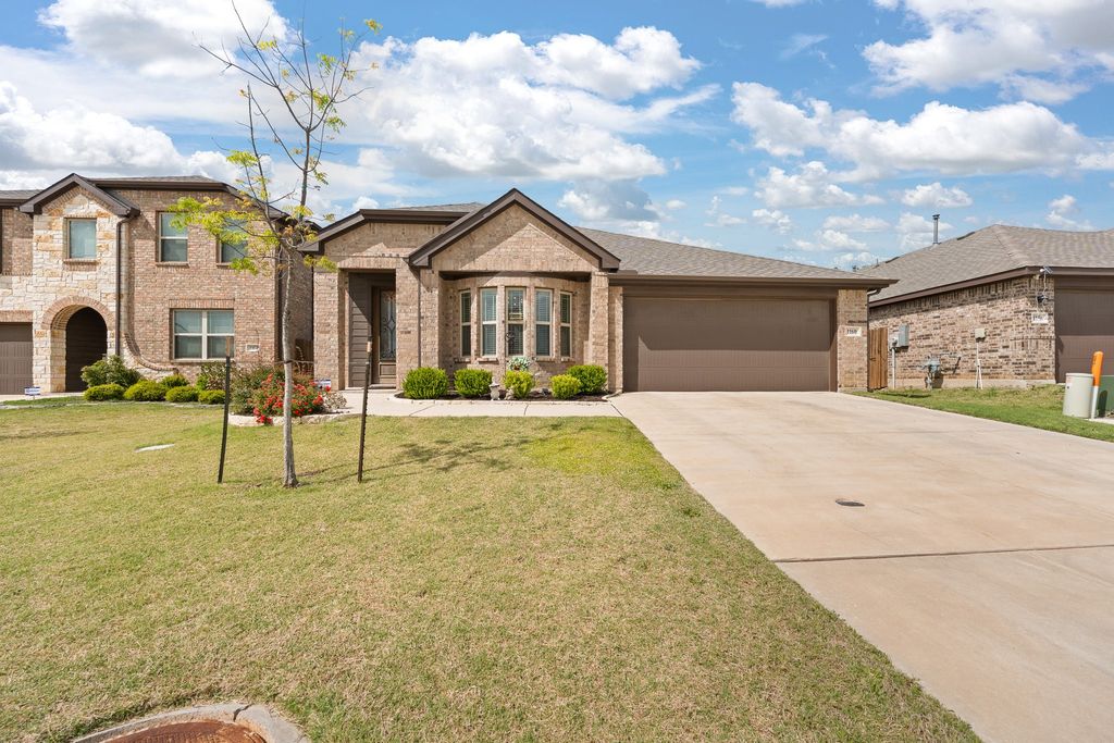 1160 Country Glen Drive, Godley, TX 76044