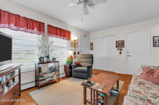 39 Innsbruck Drive, Toms River, NJ 08757
