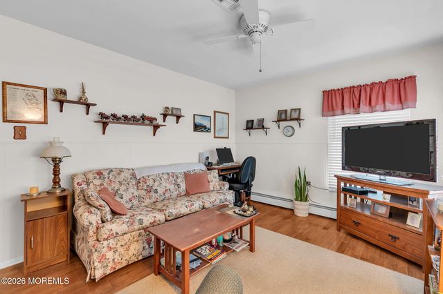 39 Innsbruck Drive, Toms River, NJ 08757