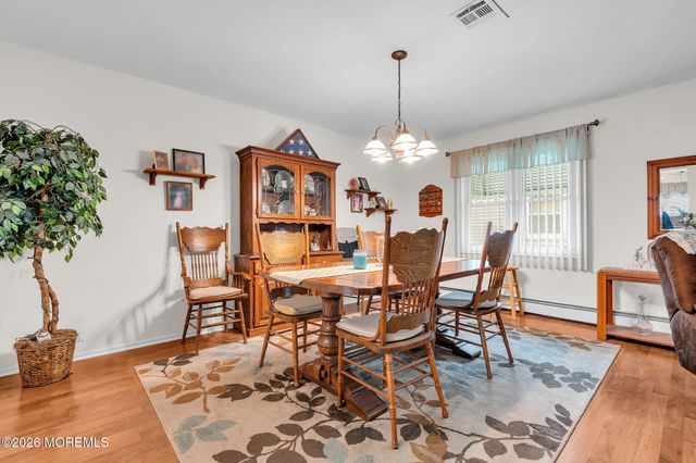 39 Innsbruck Drive, Toms River, NJ 08757