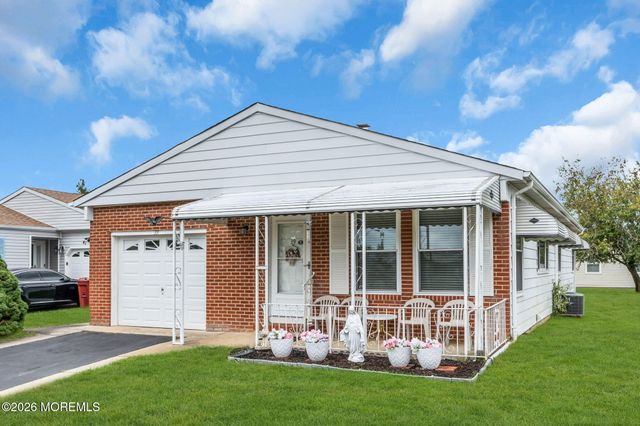 39 Innsbruck Drive, Toms River, NJ 08757