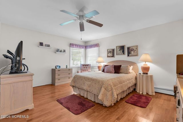 39 Innsbruck Drive, Toms River, NJ 08757