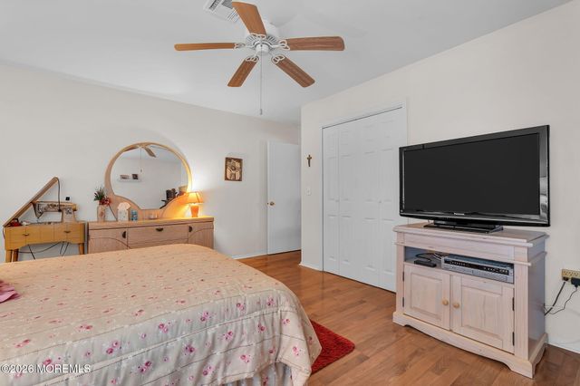 39 Innsbruck Drive, Toms River, NJ 08757