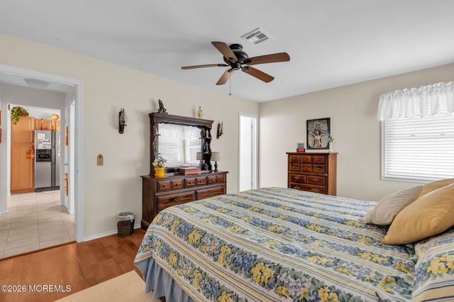 39 Innsbruck Drive, Toms River, NJ 08757