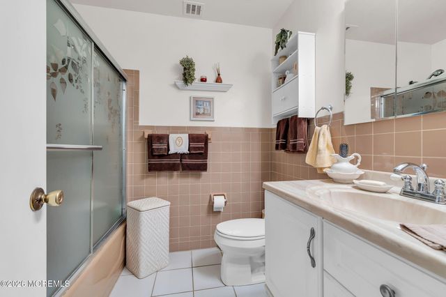 39 Innsbruck Drive, Toms River, NJ 08757