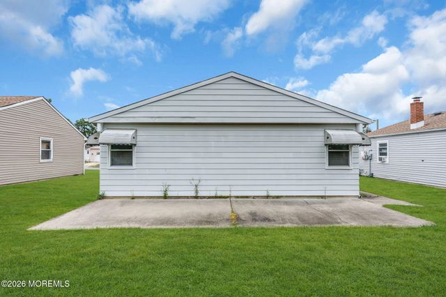 39 Innsbruck Drive, Toms River, NJ 08757