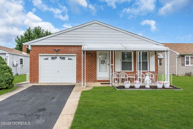 39 Innsbruck Drive, Toms River, NJ 08757